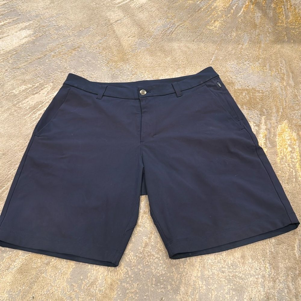 Lululemon Men's ABC Classic-Fit
Golf Short 9" Size: 32 Blue|navy